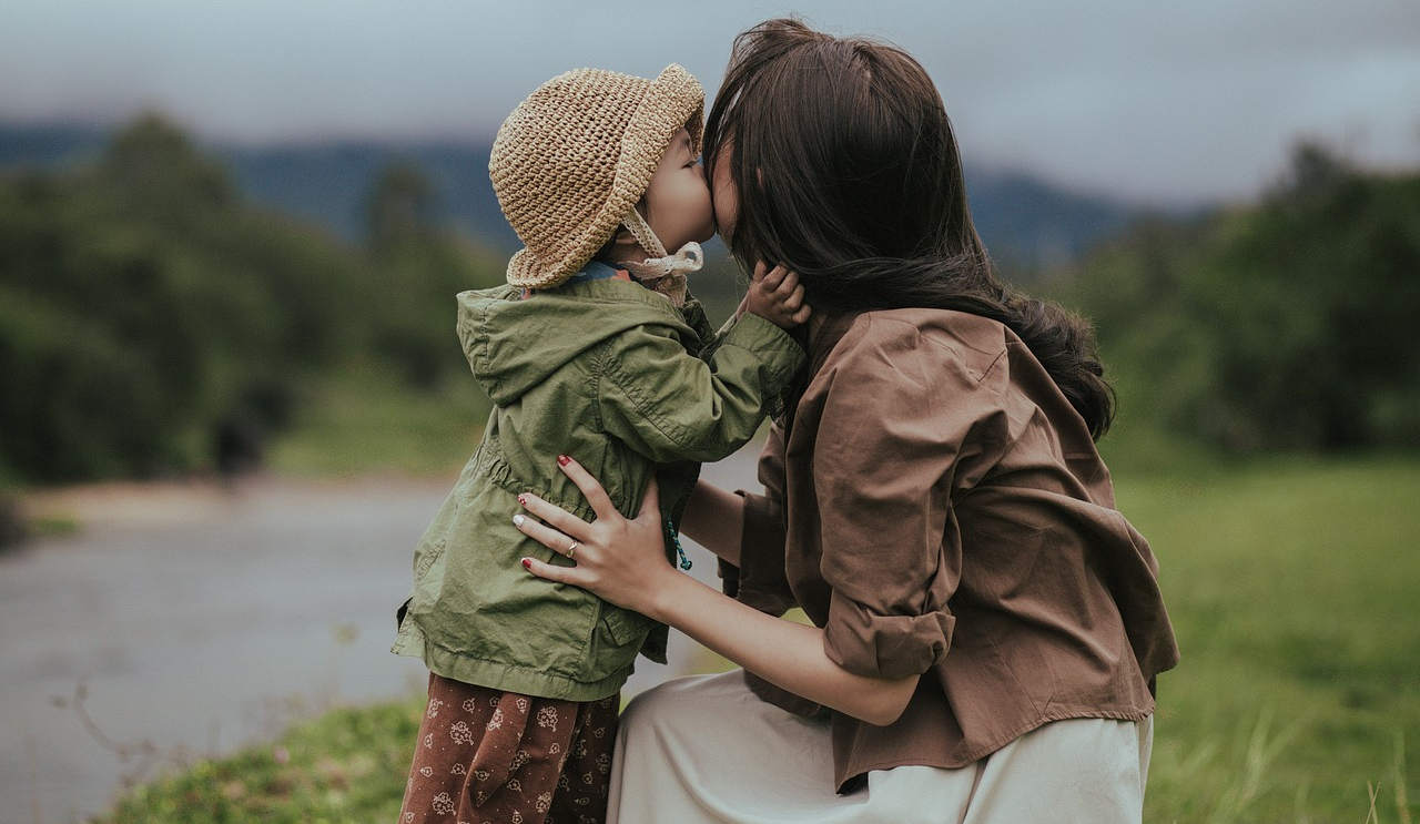 Kind spielt – Symbol für Bildung